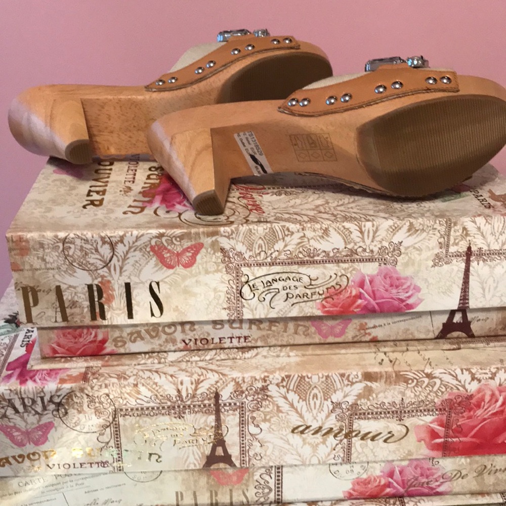 Sandals - Picture 4 of 4